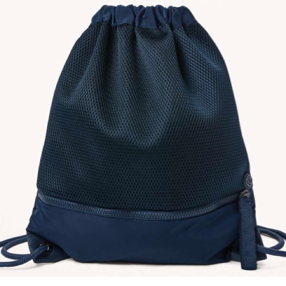 Lululemon Go Lightly Cinch Bag in Jaded Navy Blue - Picture 2 of 7